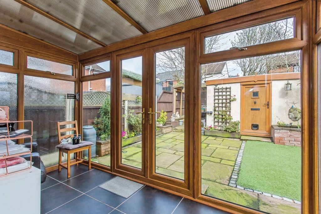 Property photo 3 of 15 Conservatory