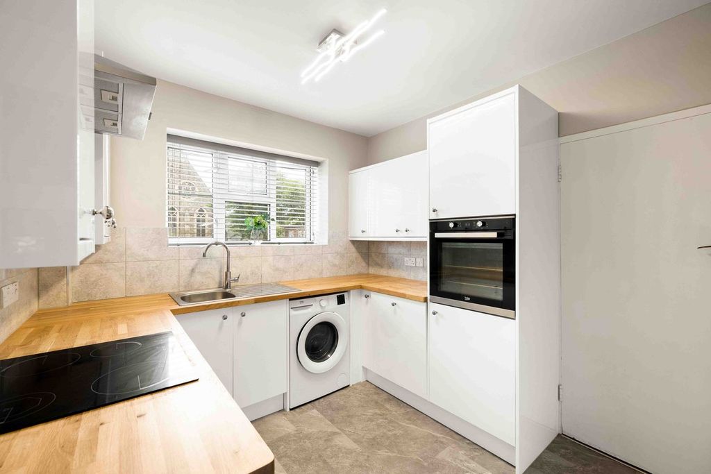 Property photo 3 of 24