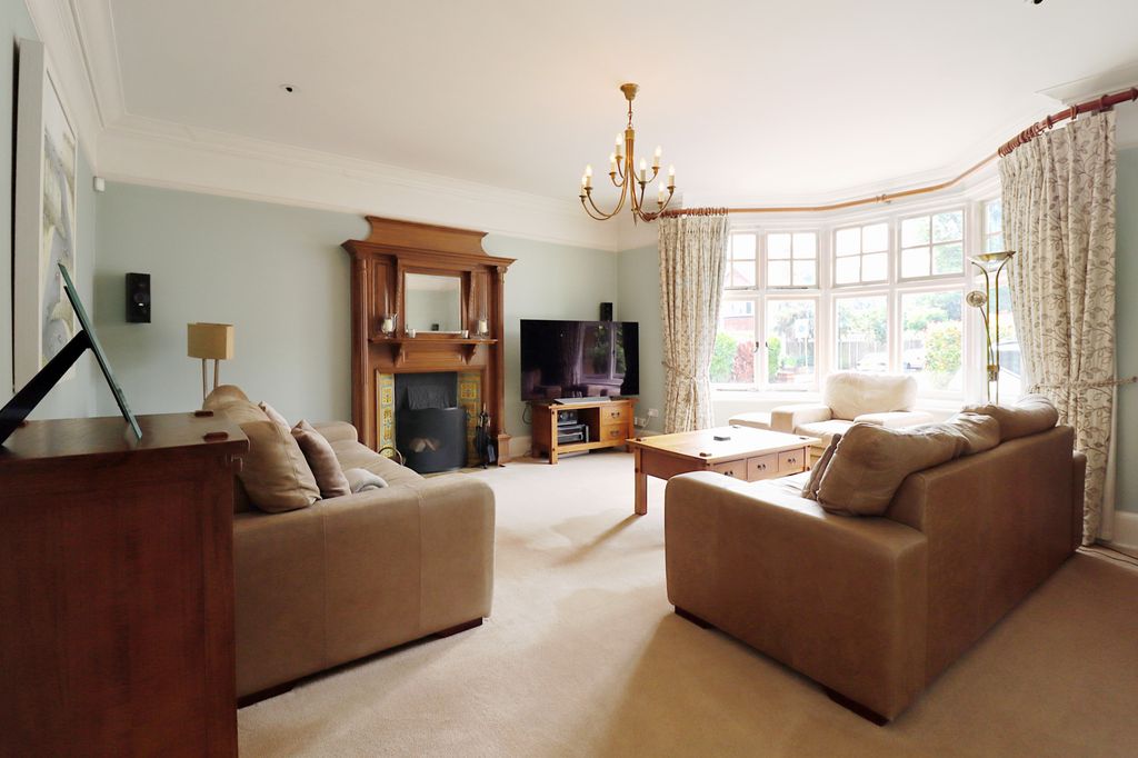 Property photo 3 of 42