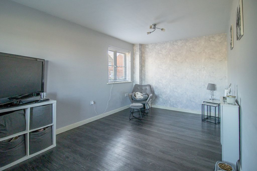 Property photo 2 of 17 5000952