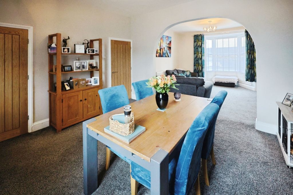 Property photo 3 of 11 Pbox-Img.Jpg