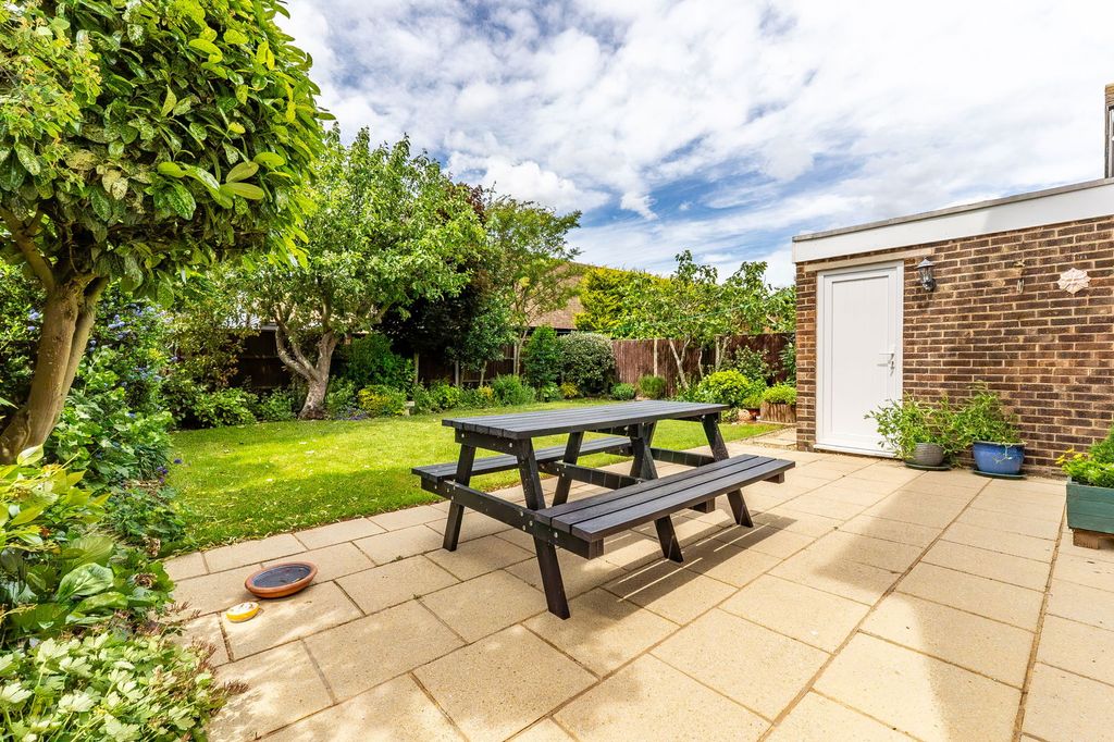 Property photo 2 of 34