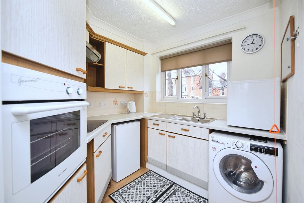 Property photo 2 of 20