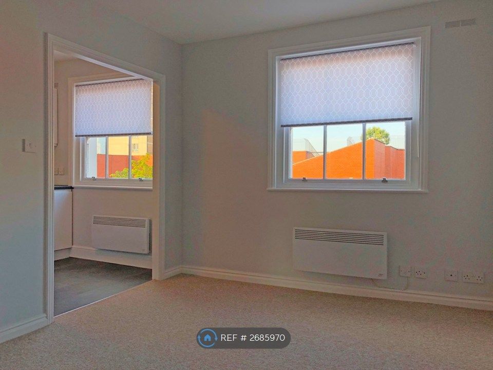 Property photo 3 of 11 Living Room