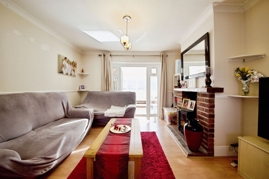 Property photo 2 of 14