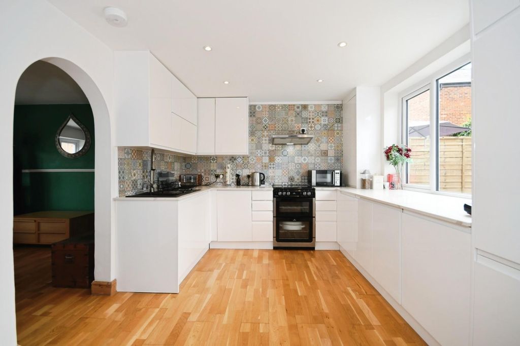 Property photo 2 of 17 Kitchen 04.Jpg