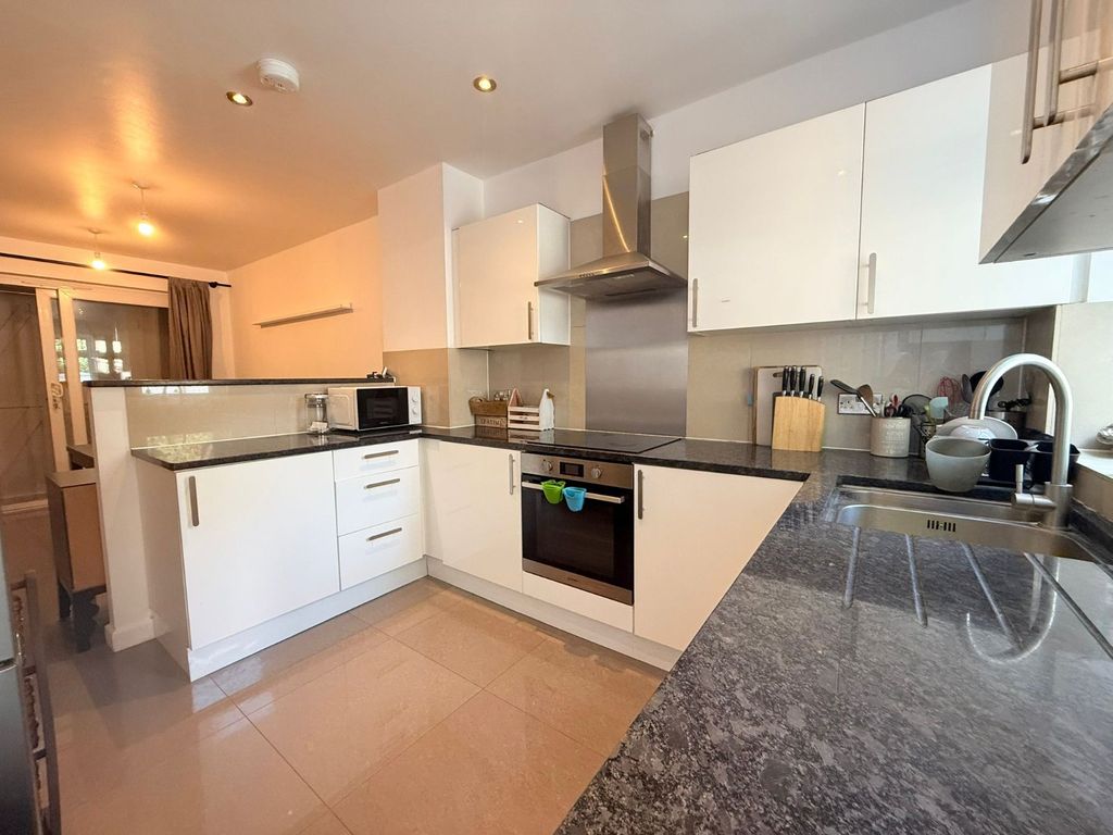 Property photo 2 of 17 Picture No. 28