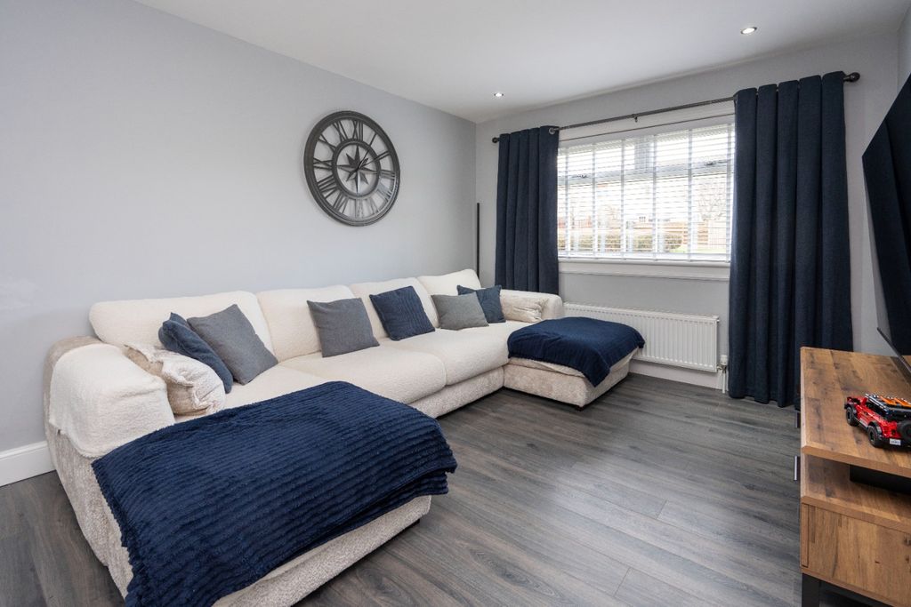 Property photo 2 of 27 4901515