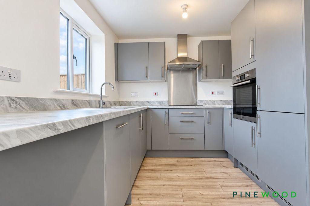 Property photo 3 of 18 Kitchen Diner