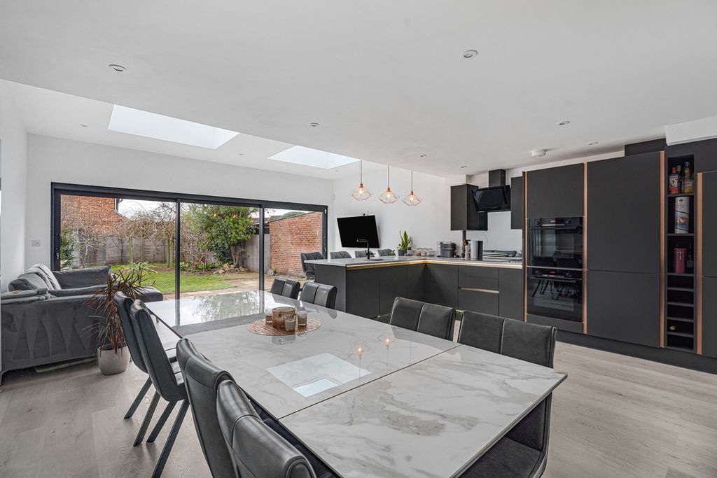 Property photo 2 of 27