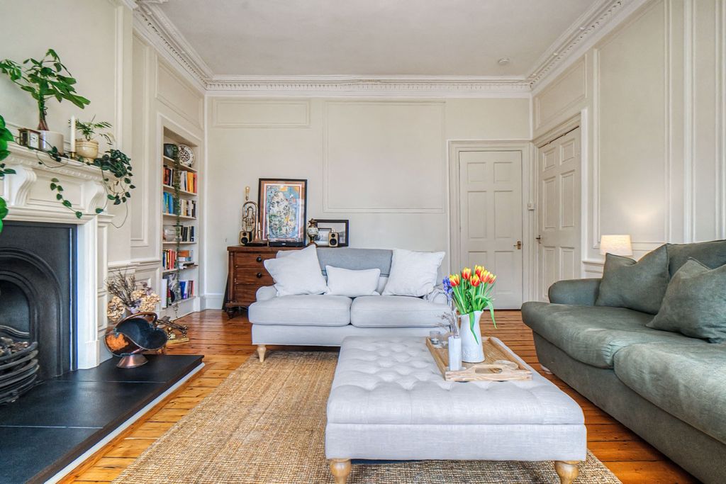 Property photo 3 of 12 4869155