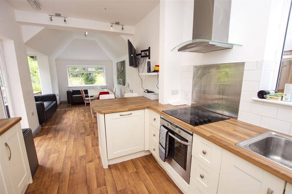 Property photo 2 of 16 Approach