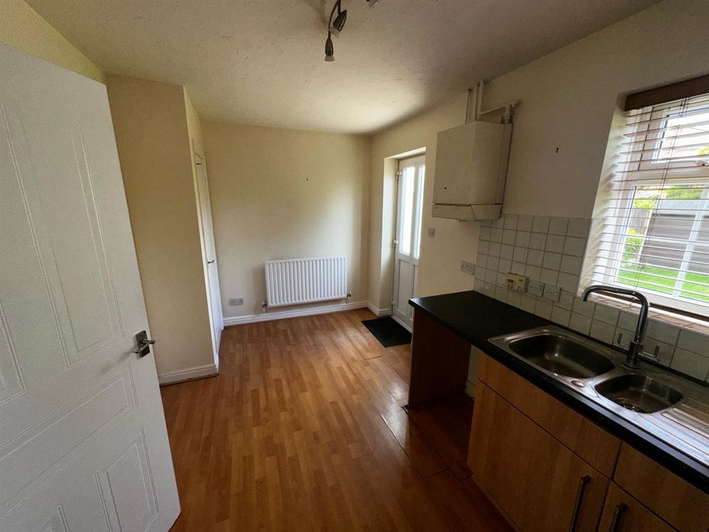 Property photo 3 of 9 Kitchen (2).Jpg