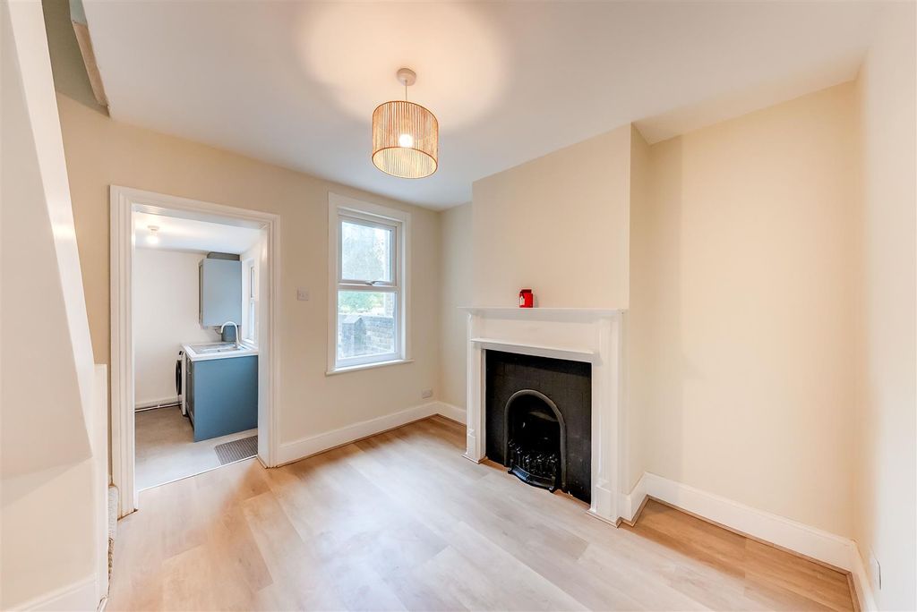 Property photo 3 of 11 A7S07180Hdr.Jpg