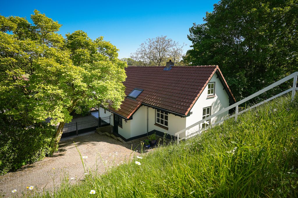 Property photo 3 of 78
