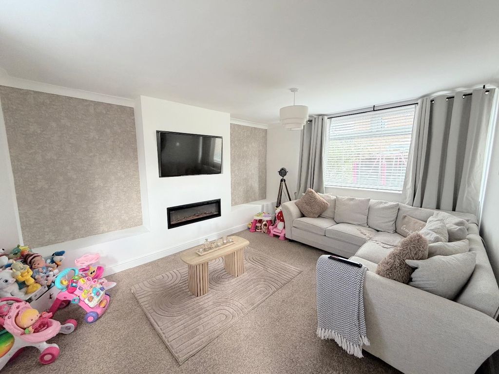 Property photo 2 of 6 Lounge