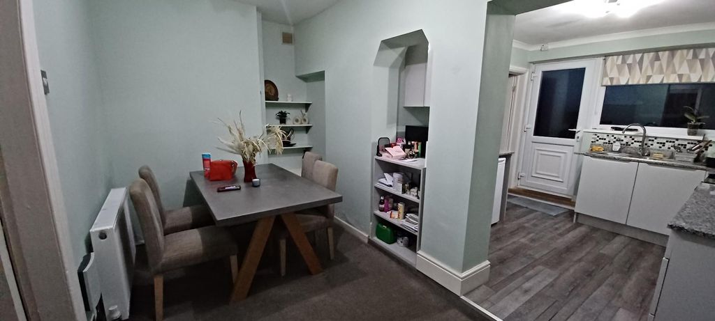 Property photo 3 of 10 Dining Room