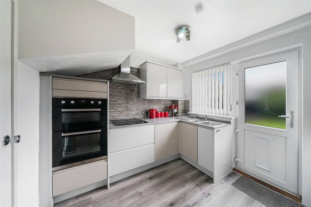 Property photo 3 of 26 Kitchen