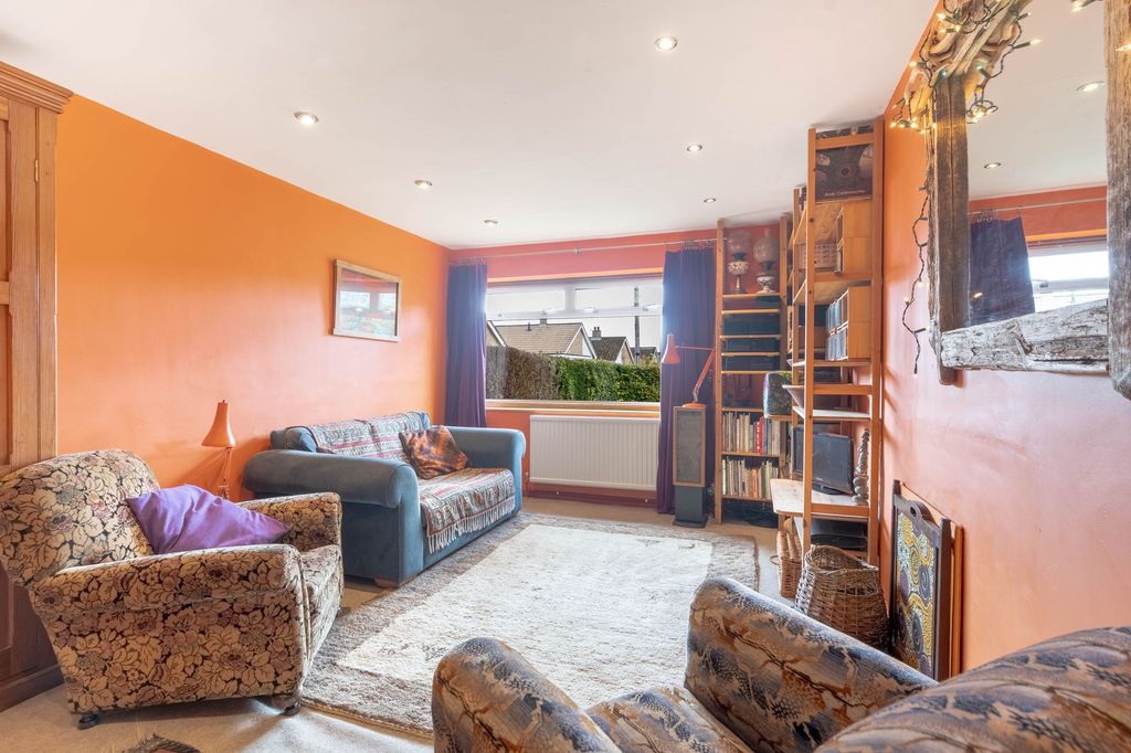 Property photo 3 of 18