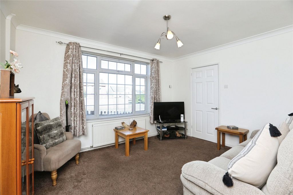 Property photo 2 of 21 Picture No. 11