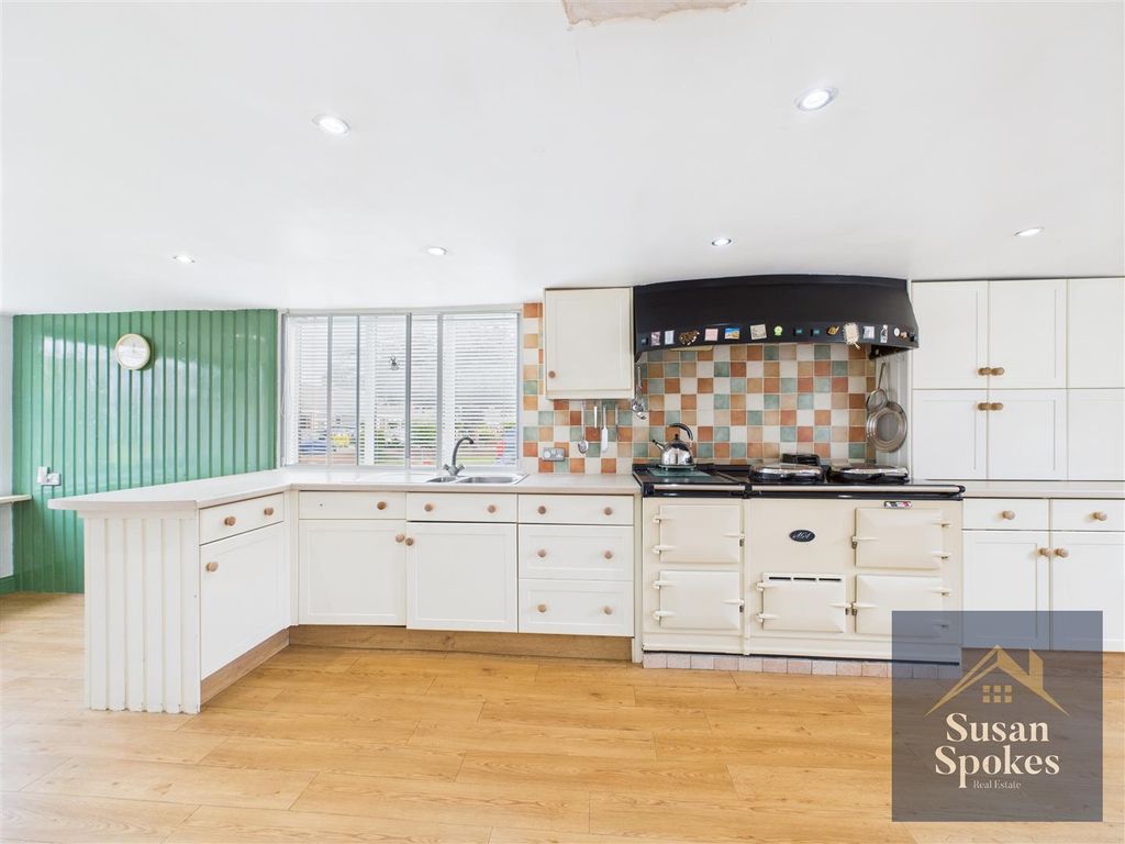 Property photo 2 of 38 Cam01858G0-Pr0147-Still010.Jpg