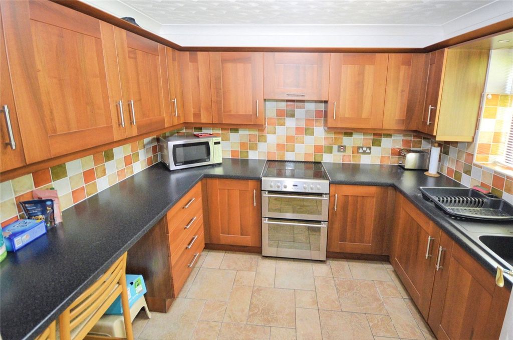 Property photo 2 of 7 Kitchen