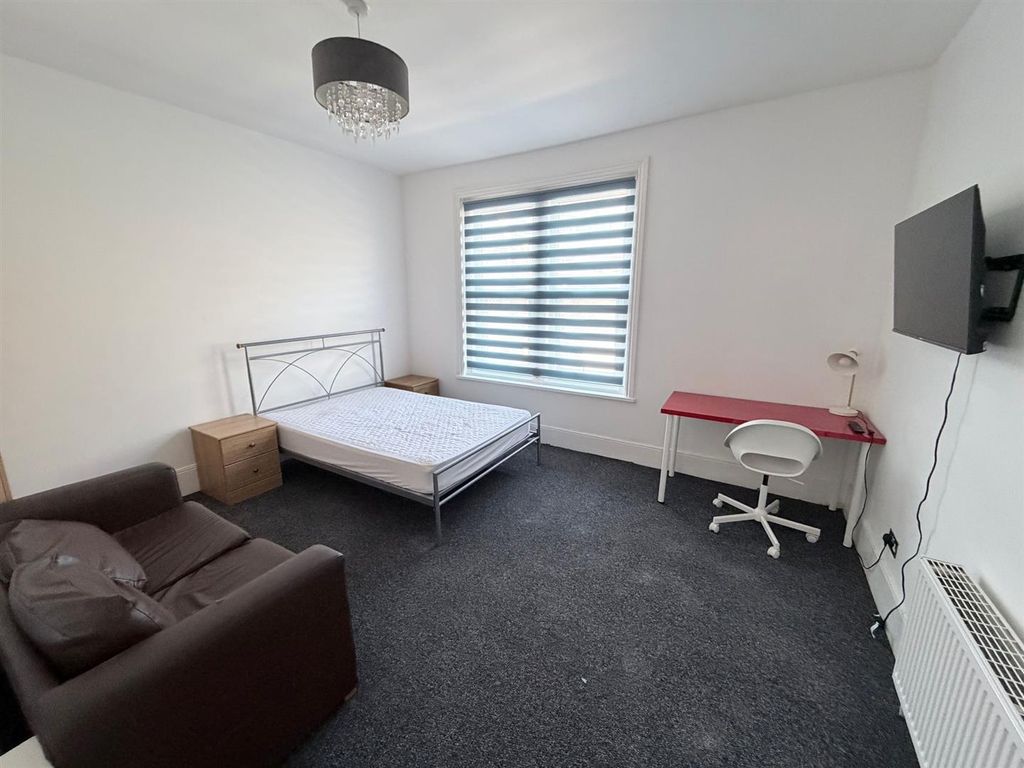 Property photo 2 of 4 Original-Ec660733-64Bf-4986-8572-3C1Bba0F15B3.Jpeg