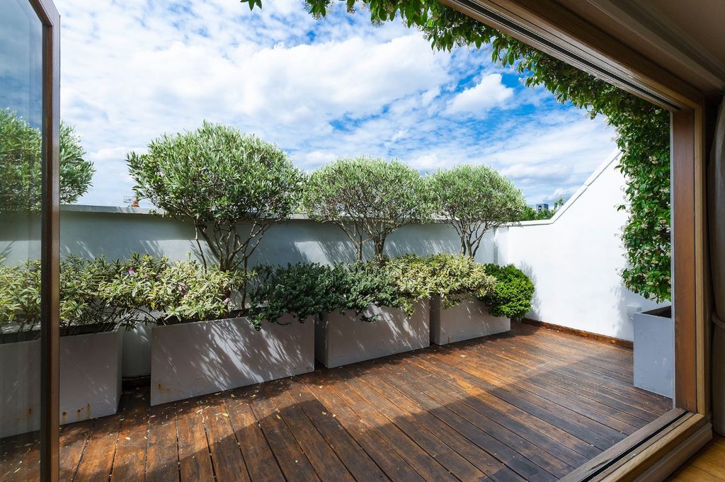 Property photo 3 of 10 Terrace