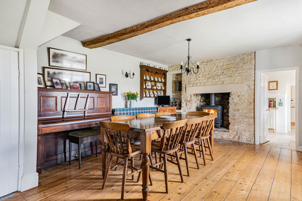 Property photo 3 of 37