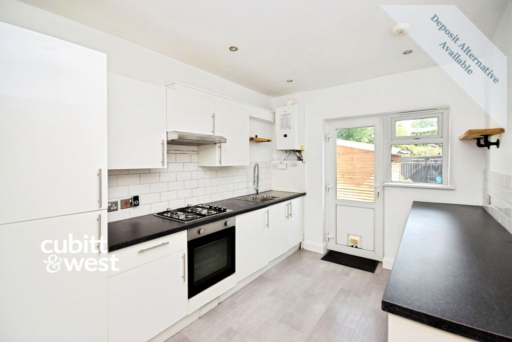 Property photo 3 of 8 Kitchen