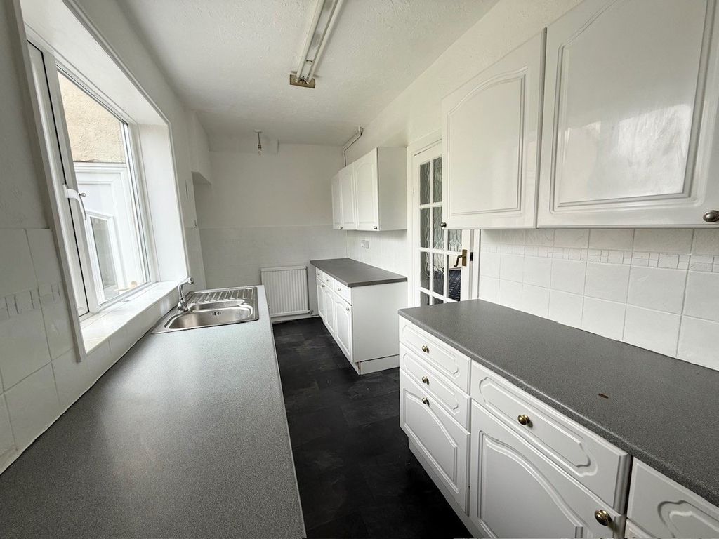 Property photo 2 of 14 Kitchen