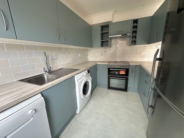 Property photo 1 of 7 Kitchen