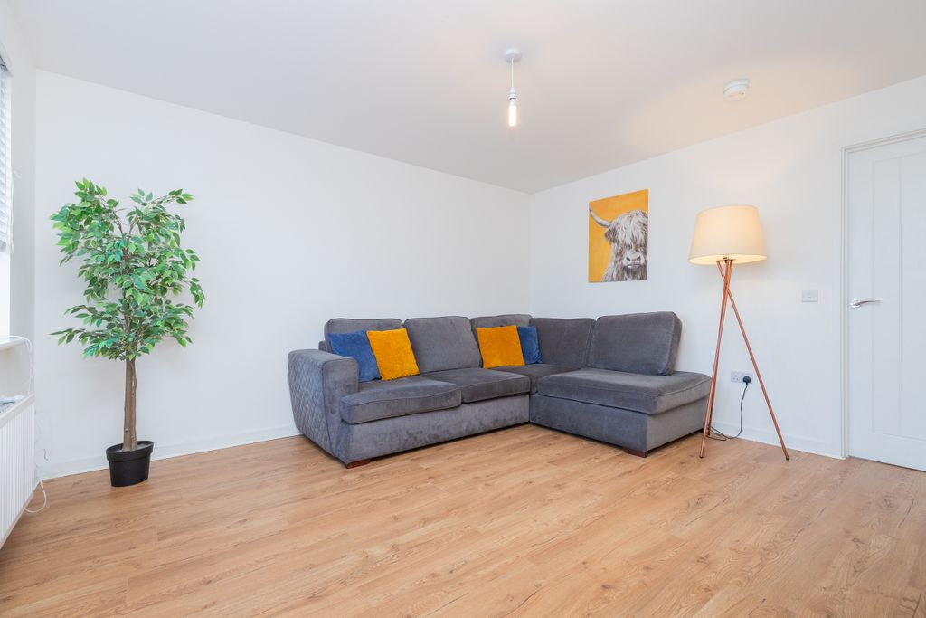 Property photo 3 of 21 8 Carsphairn Avenue Pa1 3Fe-1