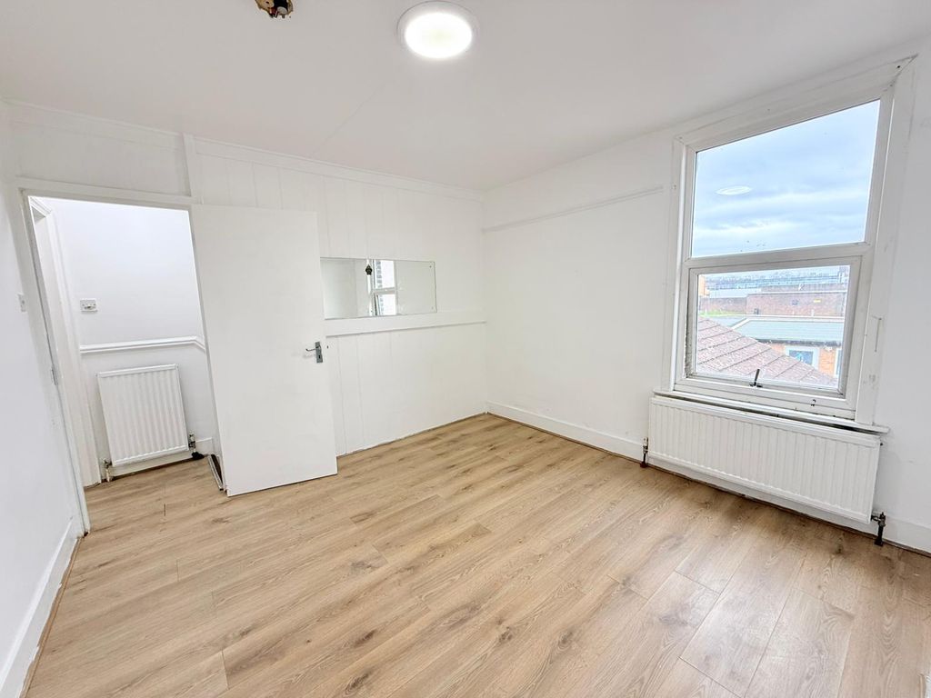 Property photo 3 of 12 Gallery