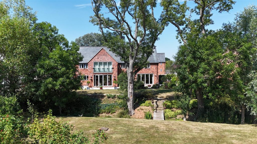 Property photo 1 of 39