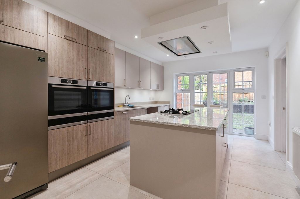 Property photo 2 of 16 Pbox-Img.Jpg