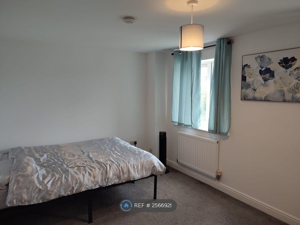 Property photo 2 of 6 Bedroom