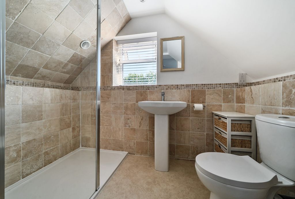 Property photo 3 of 23 1329829-12-6887A7...