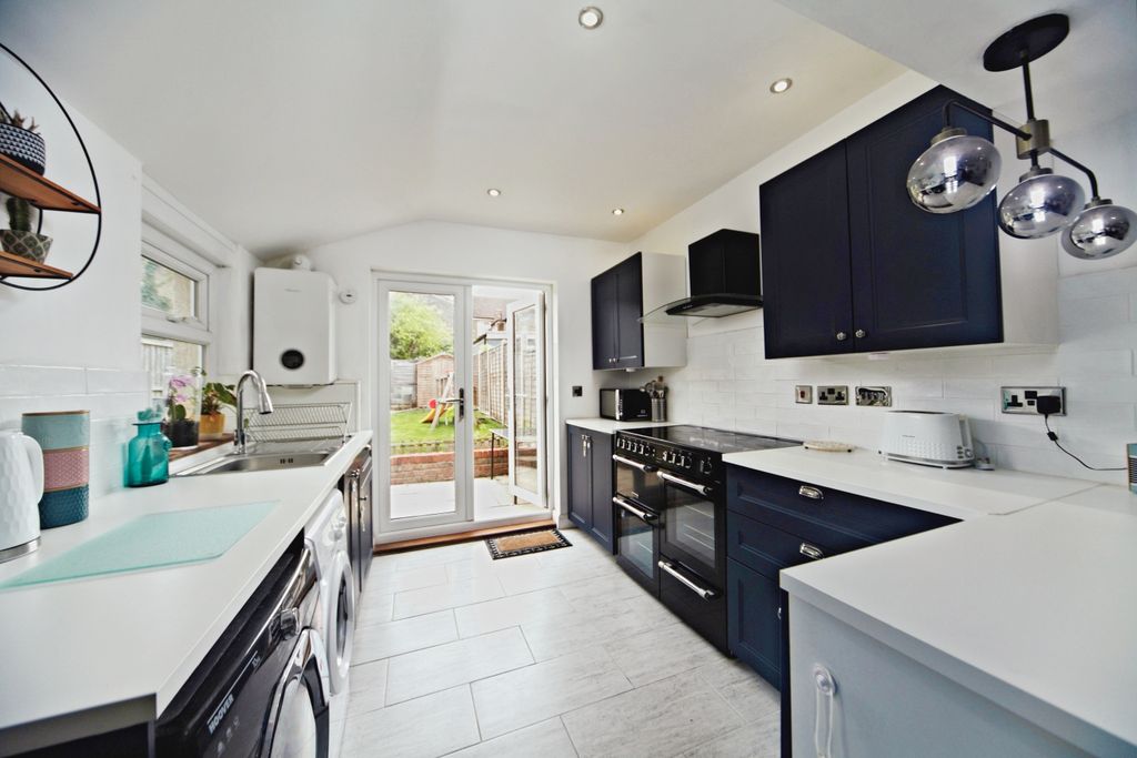 Property photo 3 of 15 Kitchen
