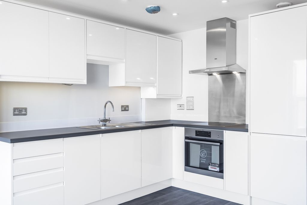 Property photo 2 of 9 Kitchen