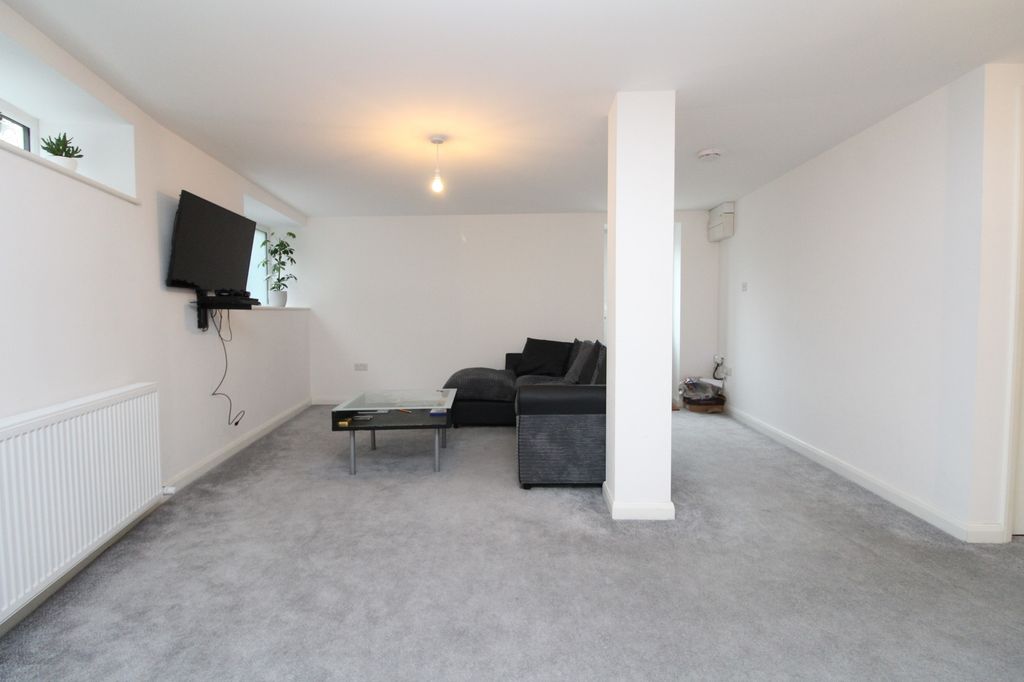 Property photo 2 of 8