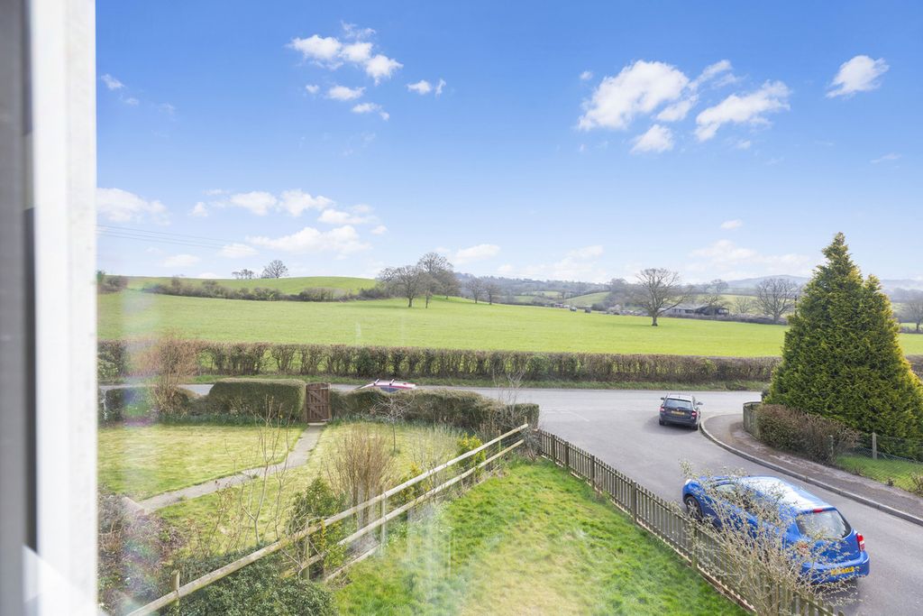 Property photo 2 of 25