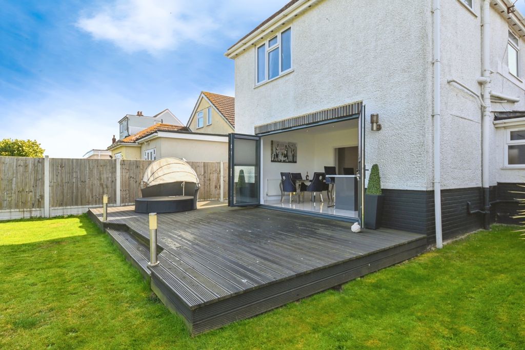 Property photo 3 of 20 Garden