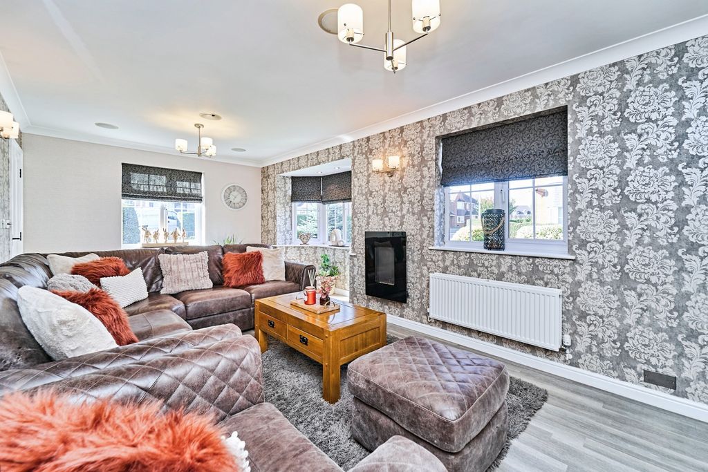 Property photo 3 of 25 Lounge A