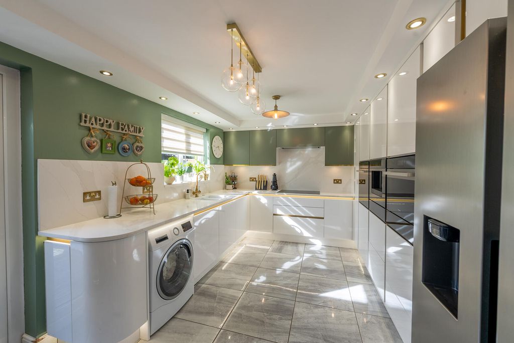 Property photo 2 of 46 Kitchen