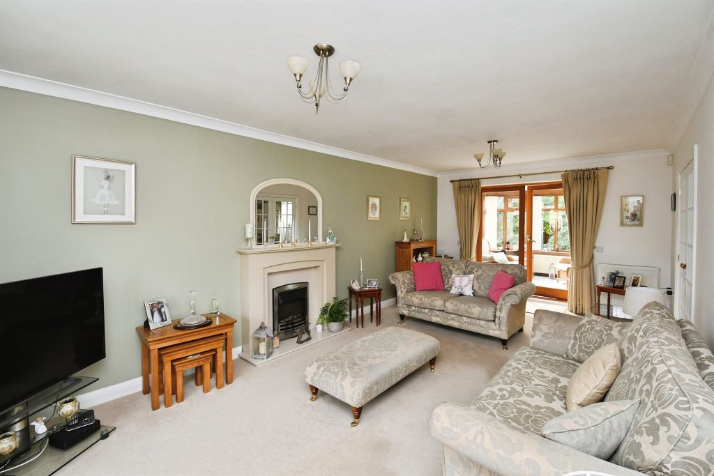 Property photo 2 of 21 Lounge