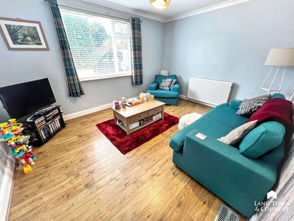 Property photo 3 of 9