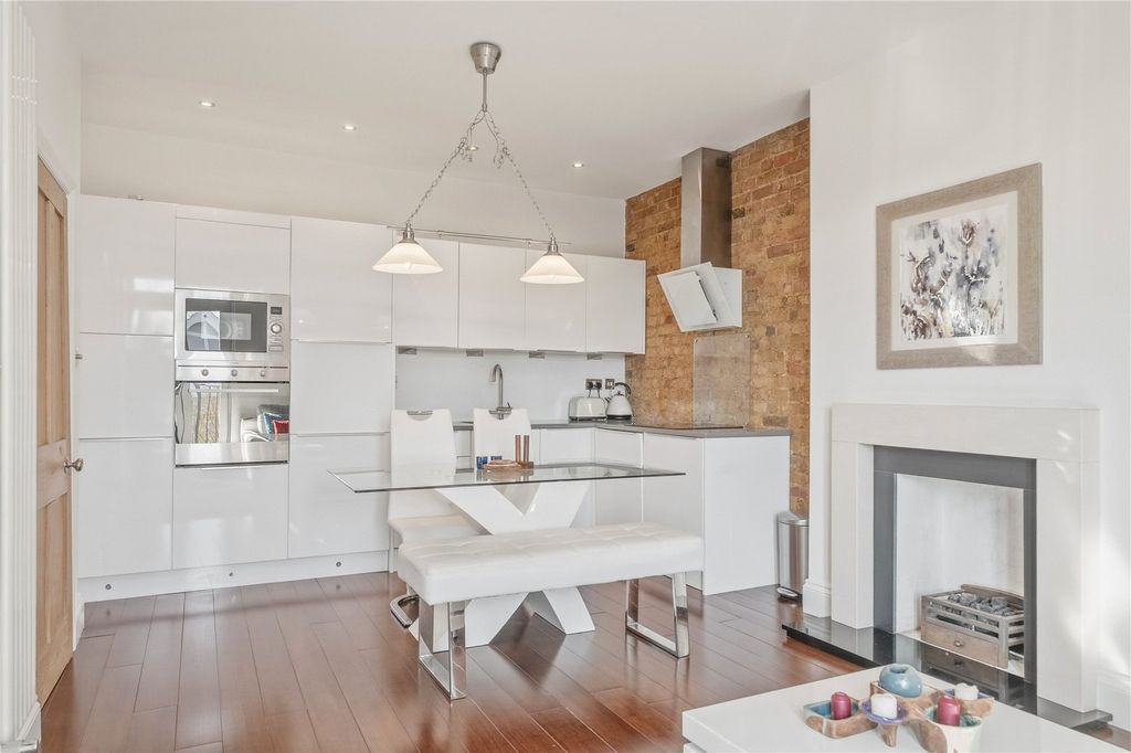 Property photo 3 of 9 Kitchen