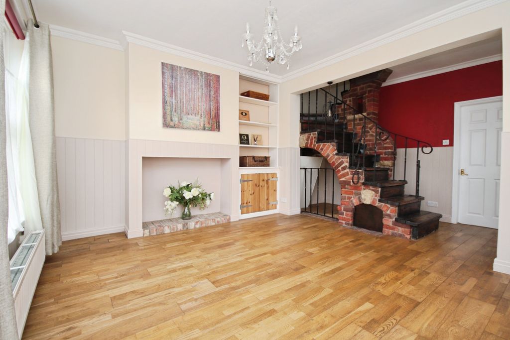 Property photo 3 of 18