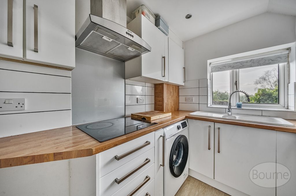 Property photo 2 of 19 38548709-5Ddf-413...